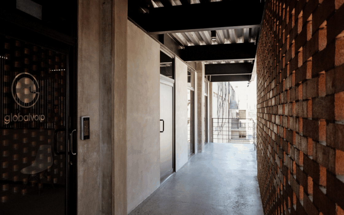 Oficina disponible en vía rápida, a la altura de la Buena vista.